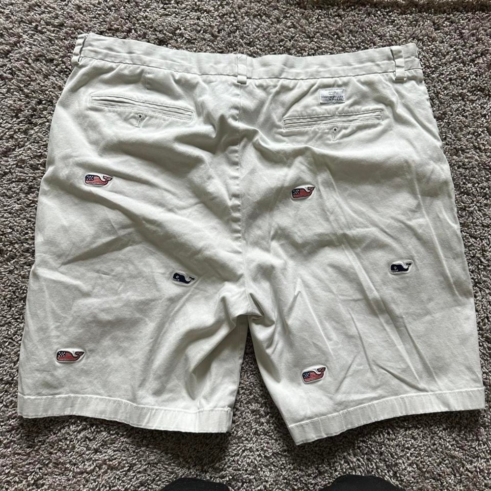 Vineyard Vines white shorts with embroidered whale logo Size 38 - Picture 4 of 8